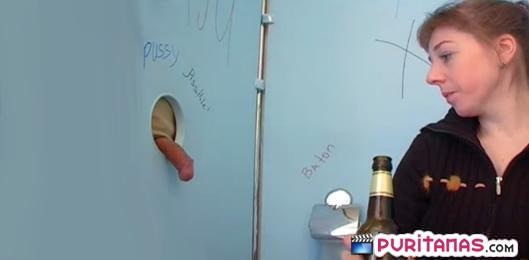 esposa despechada folla borracha en un glory hole