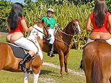 Las gusta montar a caballo … y en pollas